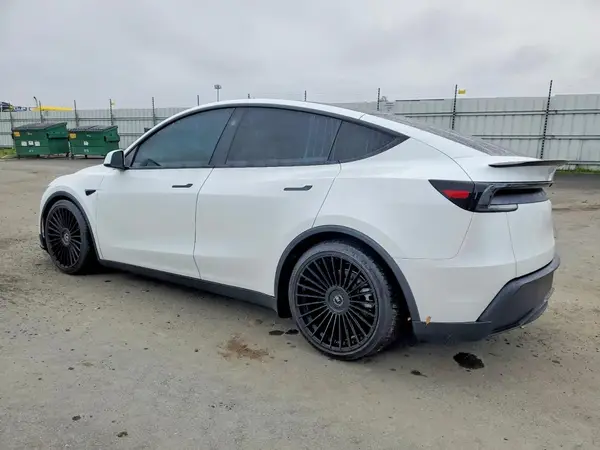 7SAYGDED1TF428296 2026 TESLA MODEL Y - Image 2
