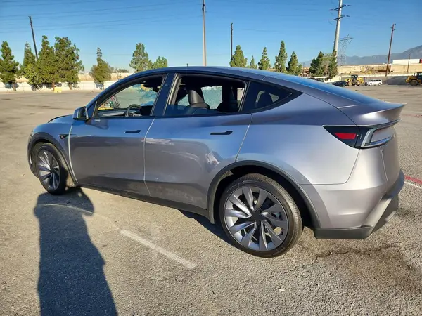 7SAYGDED1TF638431 2026 TESLA MODEL Y - Image 2