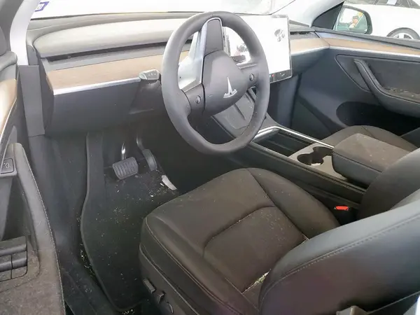 7SAYGDED2RA304558 2024 TESLA MODEL Y - Image 8