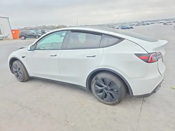 7SAYGDED2RA324793 2024 TESLA MODEL Y - Image 2