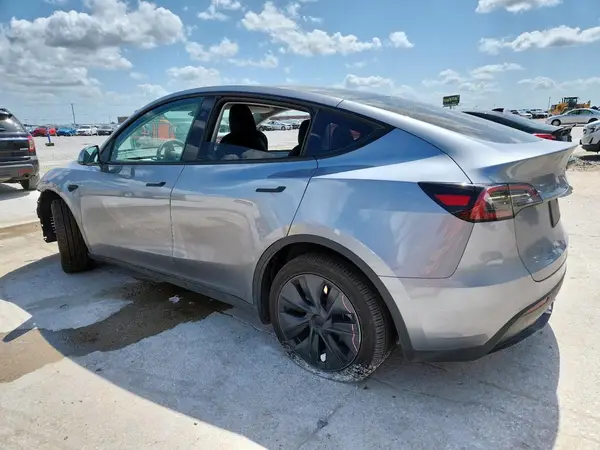 7SAYGDED2RA326365 2024 TESLA MODEL Y - Image 2