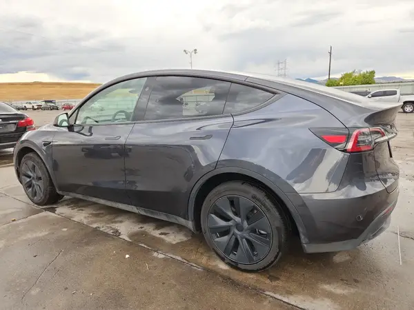 7SAYGDED2RA334224 2024 TESLA MODEL Y - Image 2