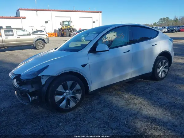 7SAYGDED2RF010631 2024 TESLA MODEL Y - Image 2