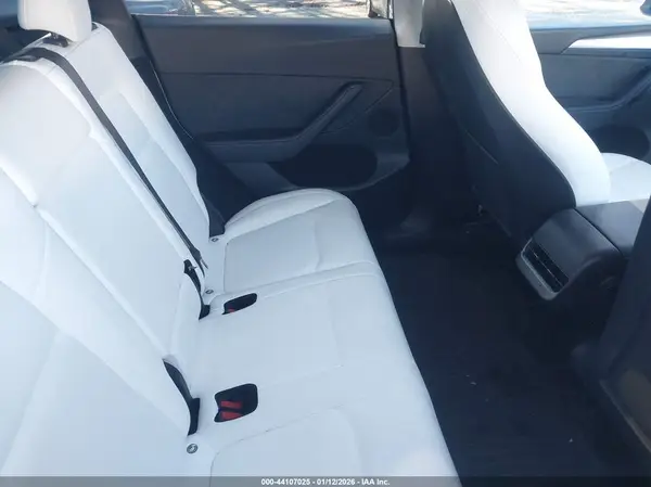 7SAYGDED2RF010631 2024 TESLA MODEL Y - Image 8