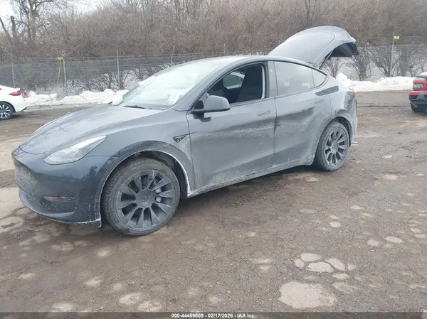 7SAYGDED2RF027820 2024 TESLA MODEL Y - Image 2