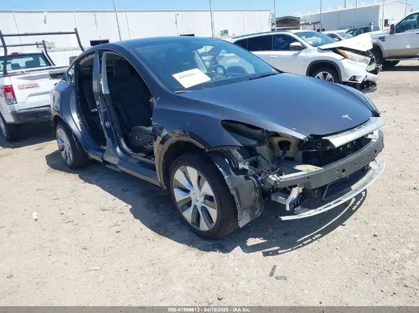 7SAYGDED2RF040745 2024 TESLA MODEL Y - Image 1