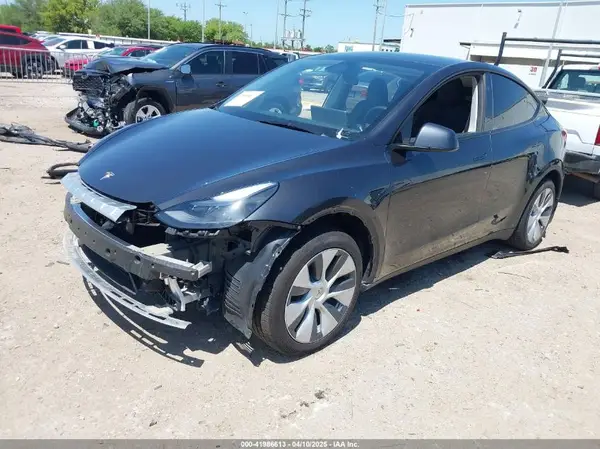 7SAYGDED2RF040745 2024 TESLA MODEL Y - Image 2