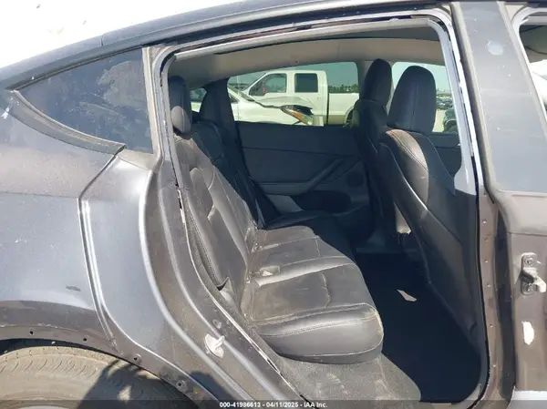7SAYGDED2RF040745 2024 TESLA MODEL Y - Image 8