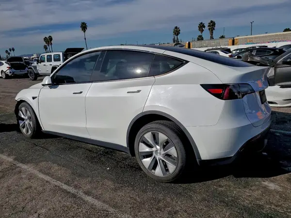 7SAYGDED2RF041734 2024 TESLA MODEL Y - Image 2