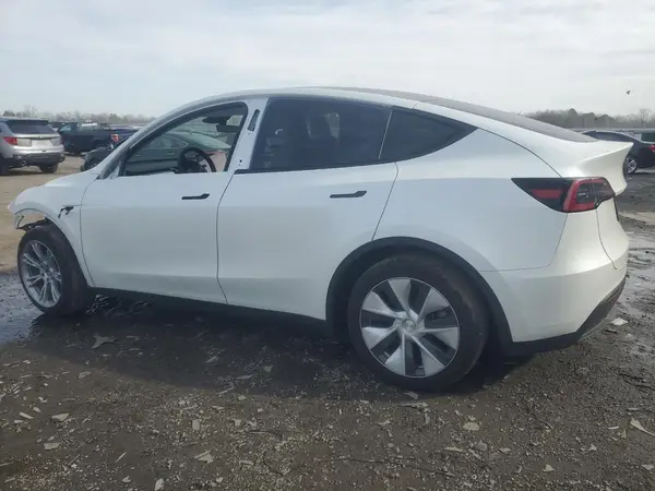7SAYGDED2RF042236 2024 TESLA MODEL Y - Image 2