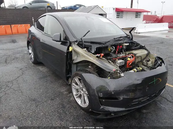 7SAYGDED2RF044228 2024 TESLA MODEL Y - Image 1