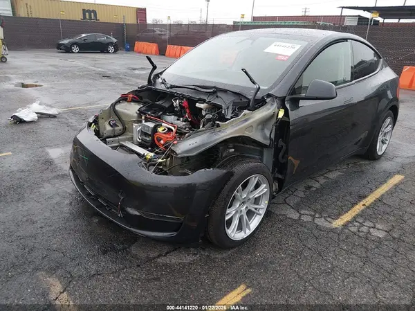 7SAYGDED2RF044228 2024 TESLA MODEL Y - Image 2