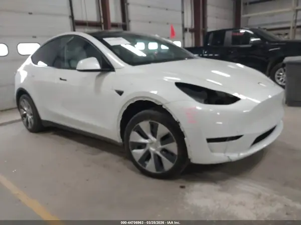 7SAYGDED2RF047890 2024 TESLA MODEL Y - Image 1