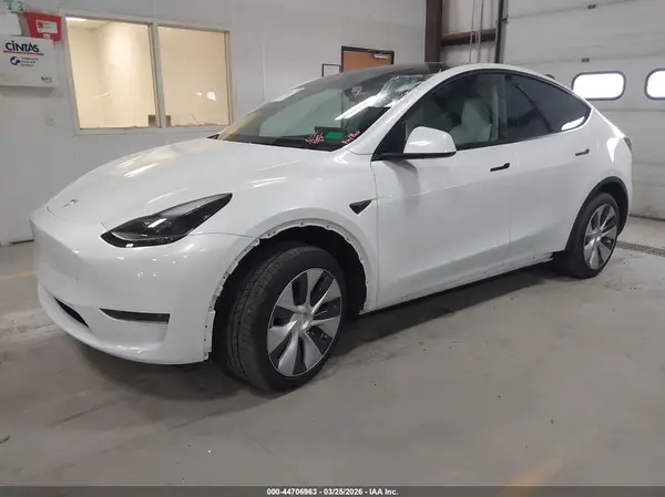 7SAYGDED2RF047890 2024 TESLA MODEL Y - Image 2