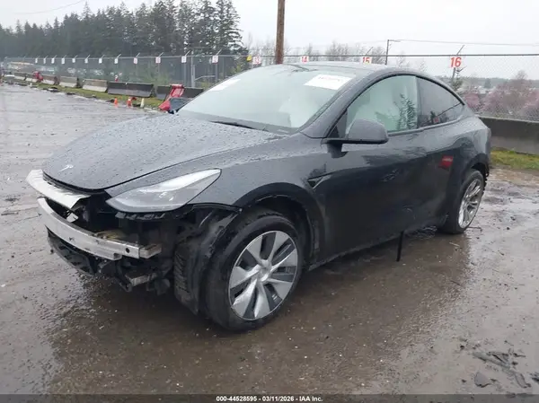 7SAYGDED2RF053138 2024 TESLA MODEL Y - Image 2