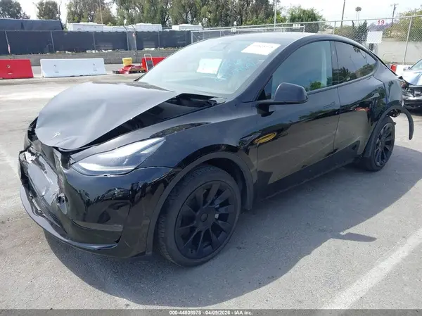 7SAYGDED2RF054631 2024 TESLA MODEL Y - Image 2