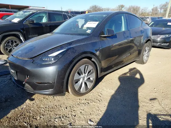 7SAYGDED2RF092750 2024 TESLA MODEL Y - Image 2