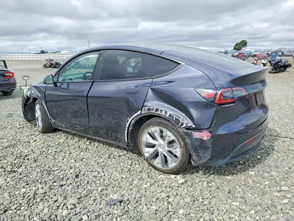7SAYGDED2RF095552 2024 TESLA MODEL Y - Image 2