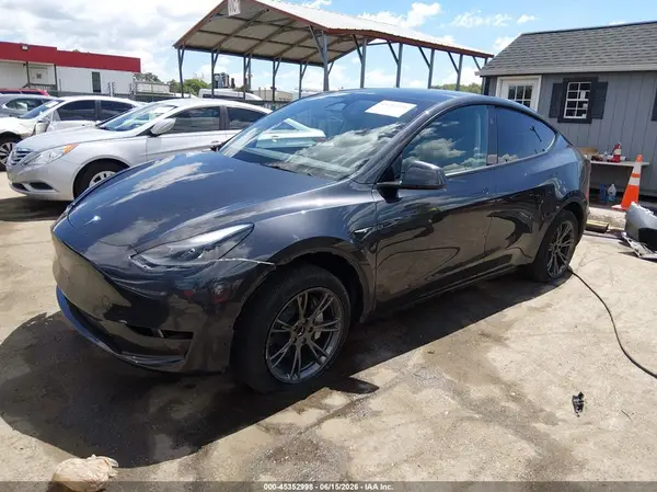 7SAYGDED2RF096457 2024 TESLA MODEL Y - Image 2
