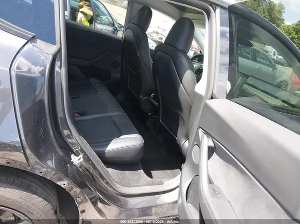 7SAYGDED2RF096457 2024 TESLA MODEL Y - Image 8