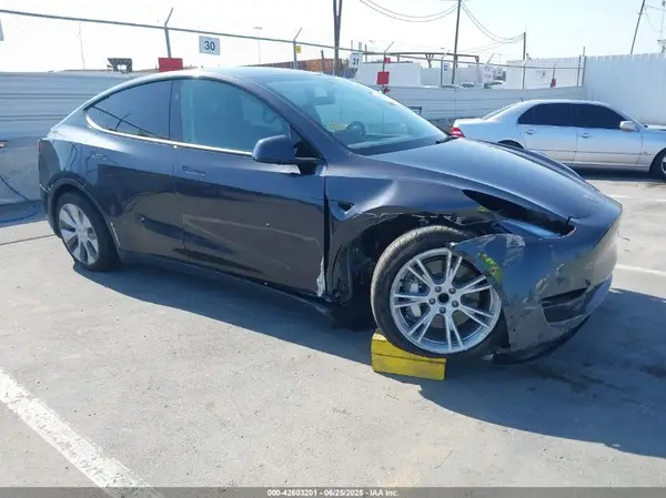 7SAYGDED2RF097320 2024 TESLA MODEL Y - Image 1