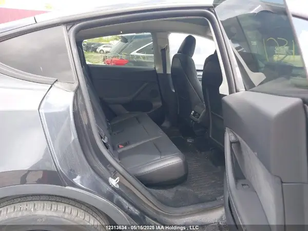 7SAYGDED2RF098452 2024 TESLA MODEL Y - Image 8