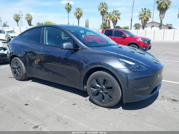 7SAYGDED2RF102144 2024 TESLA MODEL Y - Image 1
