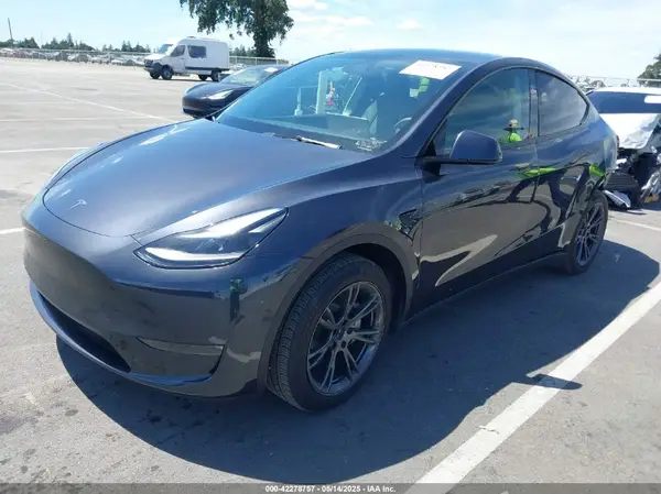 7SAYGDED2RF102144 2024 TESLA MODEL Y - Image 2