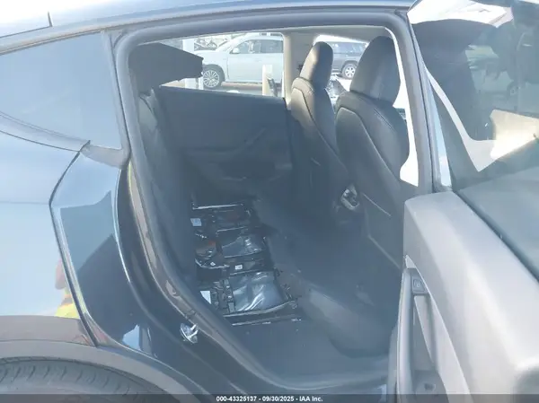 7SAYGDED2RF103634 2024 TESLA MODEL Y - Image 8