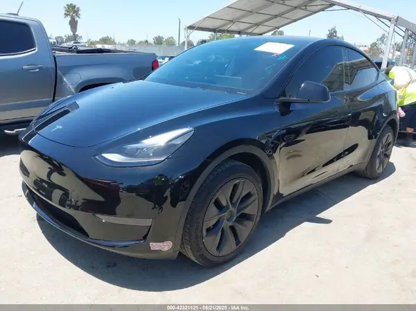 7SAYGDED2RF111670 2024 TESLA MODEL Y - Image 2