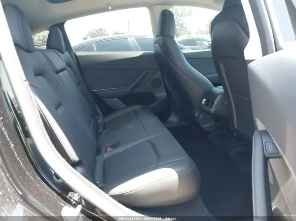 7SAYGDED2RF111670 2024 TESLA MODEL Y - Image 8