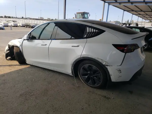 7SAYGDED2RF122734 2024 TESLA MODEL Y - Image 2