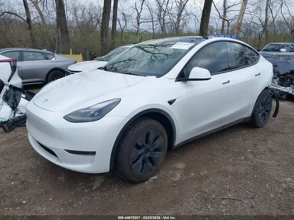 7SAYGDED2RF129781 2024 TESLA MODEL Y - Image 2