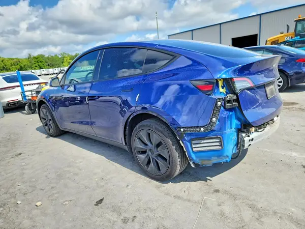 7SAYGDED2RF155667 2024 TESLA MODEL Y - Image 2