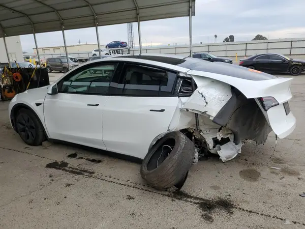 7SAYGDED2RF155992 2024 TESLA MODEL Y - Image 2