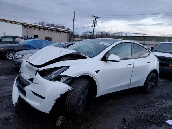 7SAYGDED2RF159699 2024 TESLA MODEL Y - Image 1