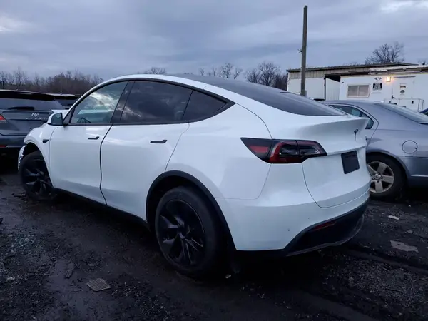 7SAYGDED2RF159699 2024 TESLA MODEL Y - Image 2