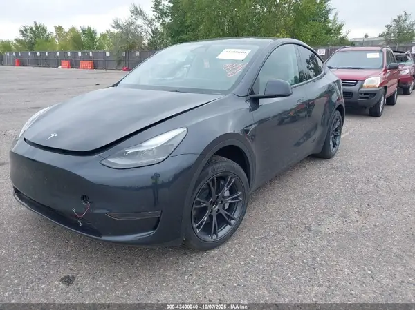 7SAYGDED2RF166295 2024 TESLA MODEL Y - Image 2
