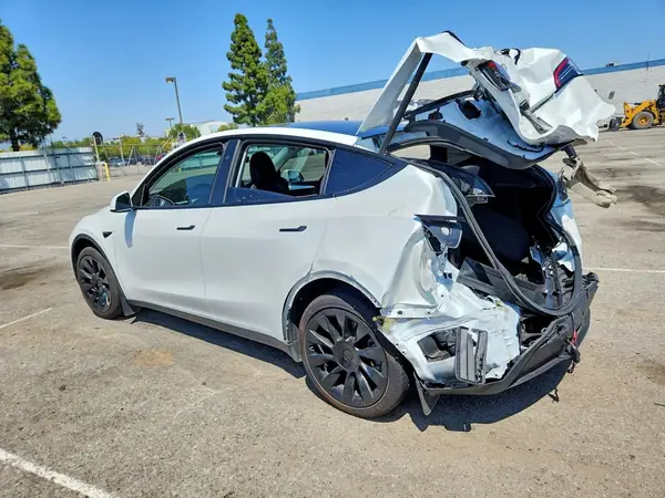 7SAYGDED2RF190869 2024 TESLA MODEL Y - Image 2