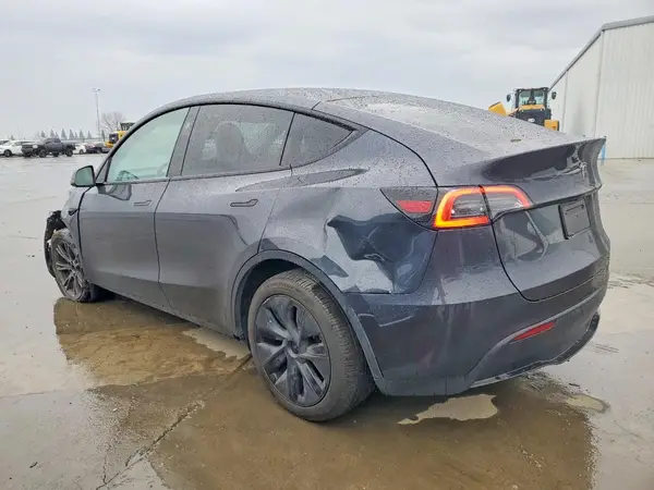 7SAYGDED2RF195764 2024 TESLA MODEL Y - Image 2