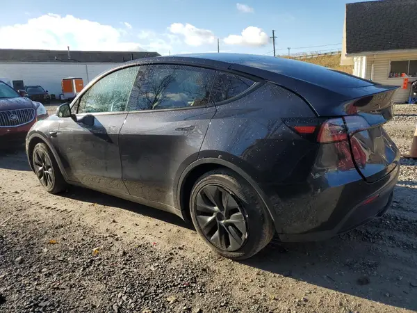 7SAYGDED2RF205158 2024 TESLA MODEL Y - Image 2