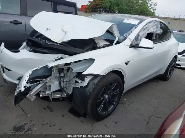 7SAYGDED2RF207783 2024 TESLA MODEL Y - Image 2