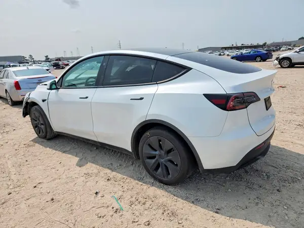 7SAYGDED2SA351935 2025 TESLA MODEL Y - Image 2