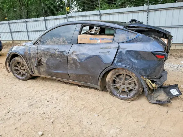 7SAYGDED2SA352793 2025 TESLA MODEL Y - Image 2