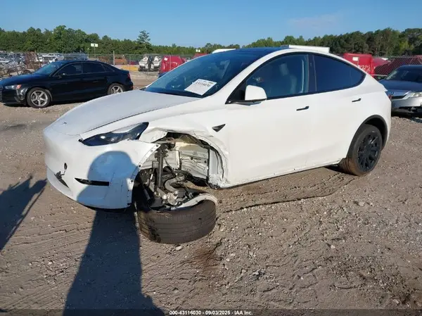 7SAYGDED2SA357122 2025 TESLA MODEL Y - Image 2