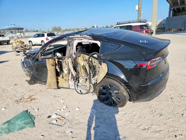 7SAYGDED2SA369531 2025 TESLA MODEL Y - Image 2
