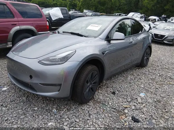 7SAYGDED2SA372543 2025 TESLA MODEL Y - Image 2