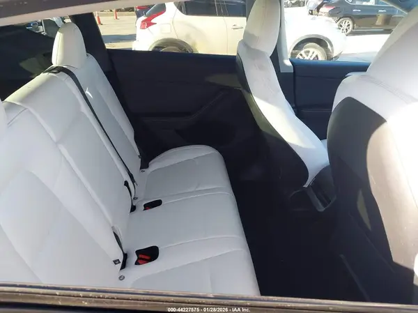 7SAYGDED2SA374034 2025 TESLA MODEL Y - Image 8
