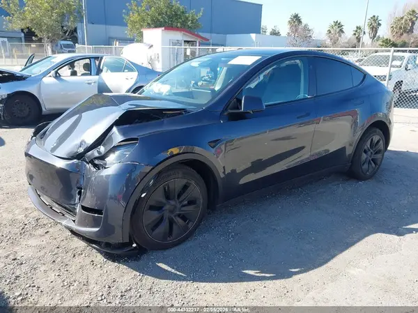 7SAYGDED2SA377628 2025 TESLA MODEL Y - Image 2