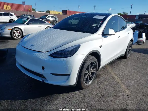 7SAYGDED2SF219910 2025 TESLA MODEL Y - Image 2